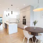 펜션 2-bed Townhouse With Garden And Private Parking In D04 더블린