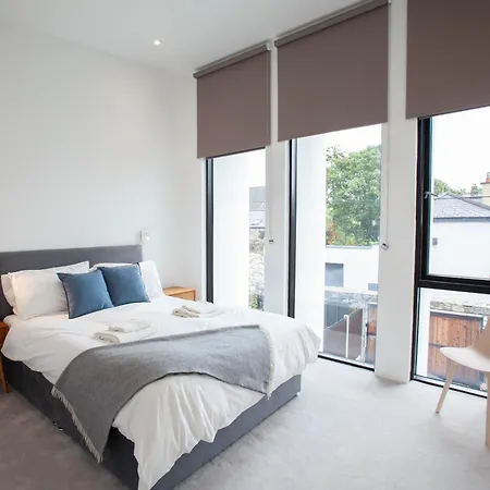 펜션 2-bed Townhouse With Garden And Private Parking In D04 *