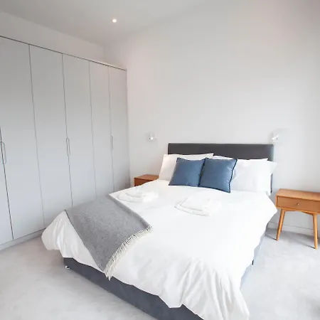 펜션 2-bed Townhouse With Garden And Private Parking In D04 더블린