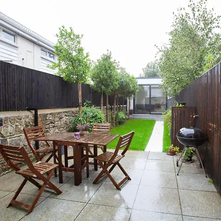 2-bed Townhouse With Garden And Private Parking In D04 *